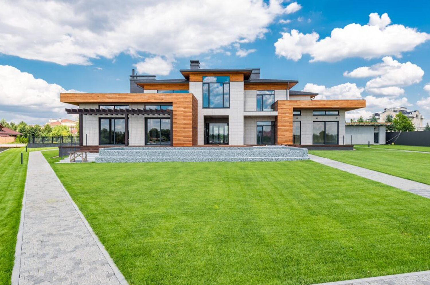 Redovno održavanje dvorišta i travnjaka